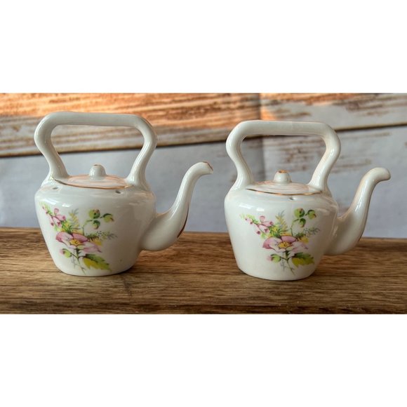 Rare Royal Stuart Bone China Tea Kettle Shaped Porcelain Salt & Pepper Shakers - Picture 3 of 8